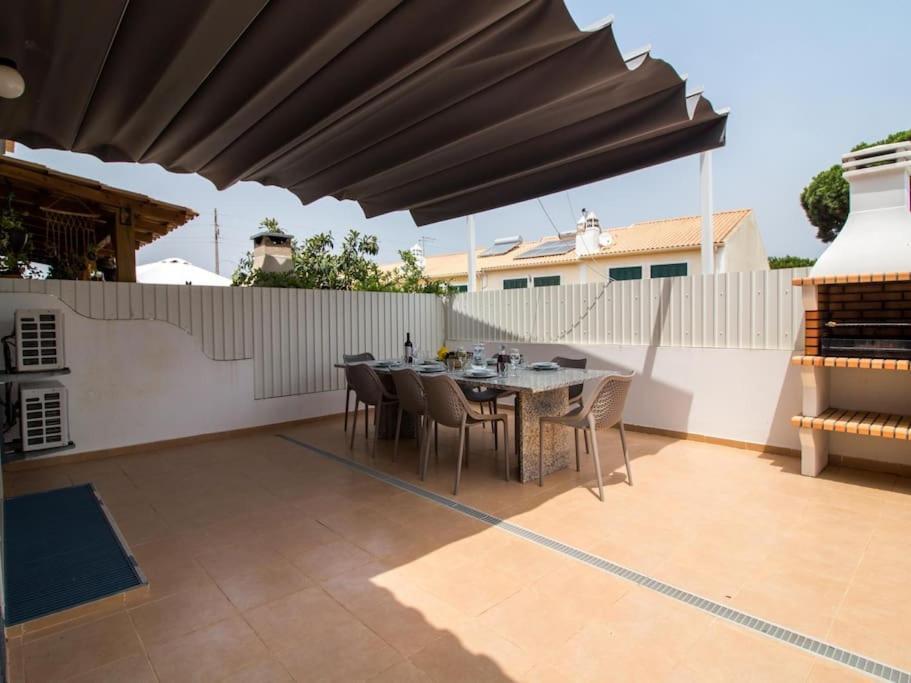 Magnolia O House - Pool View & Privat Garden & Garage Villa อัลบูเฟรา ภายนอก รูปภาพ
